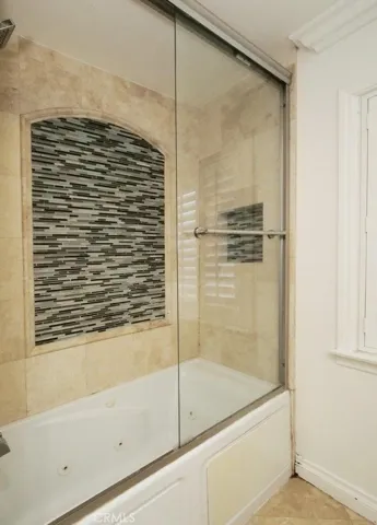 Hallway Bathroom shared by Bedroom #3 and #4