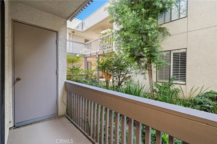 15207 Magnolia Boulevard 129, Sherman Oaks, California 91403
