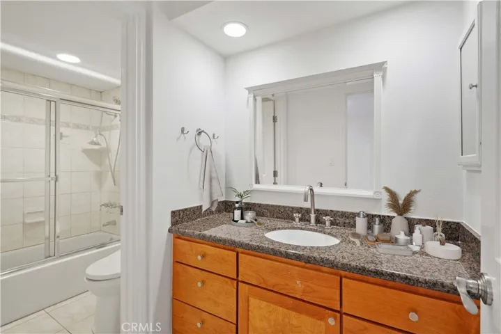 15207 Magnolia Boulevard 129, Sherman Oaks, California 91403