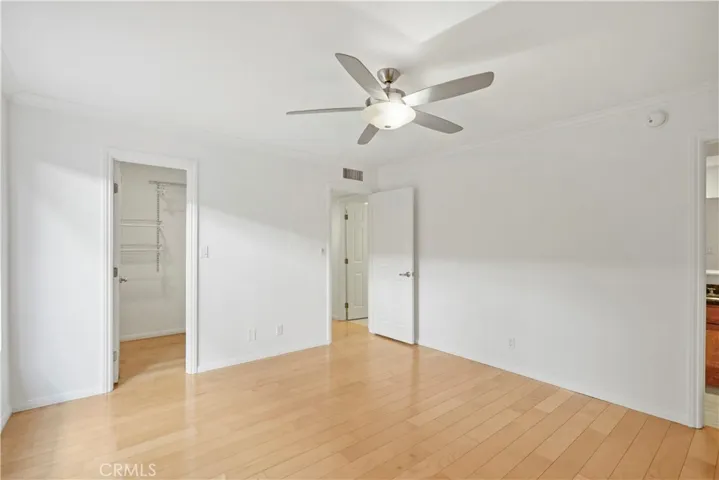 15207 Magnolia Boulevard 129, Sherman Oaks, California 91403