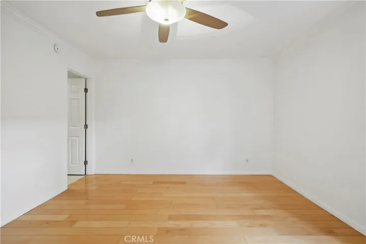 15207 Magnolia Boulevard 129, Sherman Oaks, California 91403
