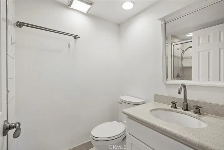15207 Magnolia Boulevard 129, Sherman Oaks, California 91403