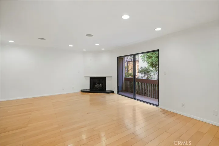 15207 Magnolia Boulevard 129, Sherman Oaks, California 91403