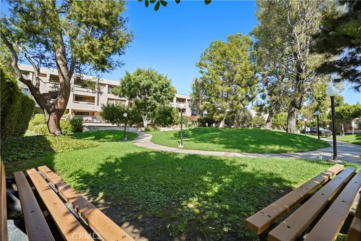 15207 Magnolia Boulevard 129, Sherman Oaks, California 91403