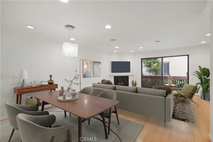 15207 Magnolia Boulevard 129, Sherman Oaks, California 91403