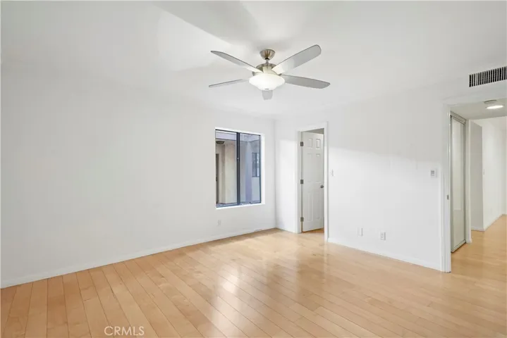 15207 Magnolia Boulevard 129, Sherman Oaks, California 91403