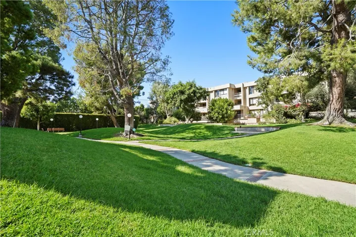 15207 Magnolia Boulevard 129, Sherman Oaks, California 91403