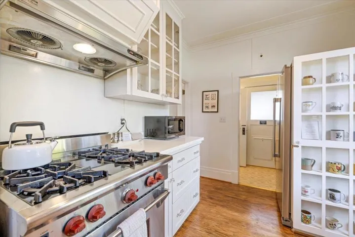 402 Central Avenue, Pacific Grove, California 93950
