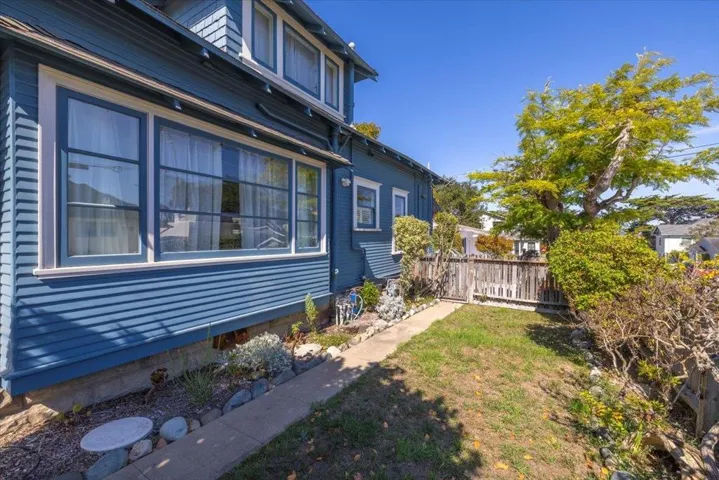 402 Central Avenue, Pacific Grove, California 93950