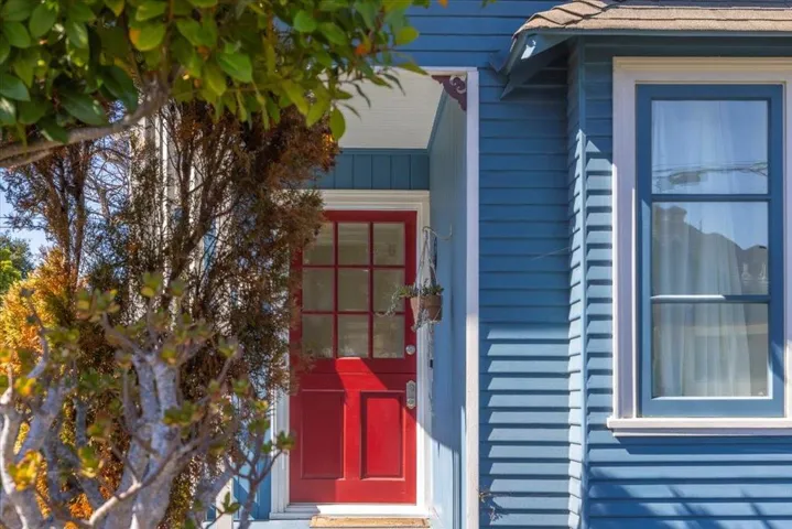 402 Central Avenue, Pacific Grove, California 93950