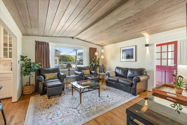 402 Central Avenue, Pacific Grove, California 93950