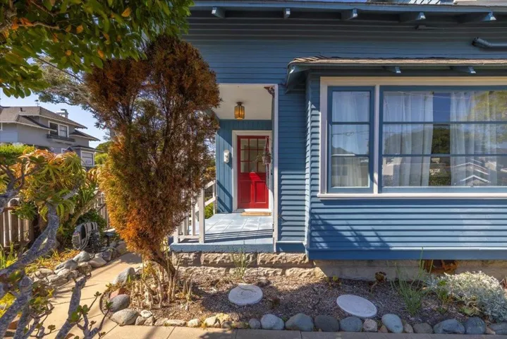 402 Central Avenue, Pacific Grove, California 93950