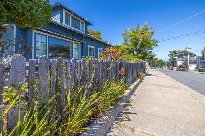 402 Central Avenue, Pacific Grove, California 93950