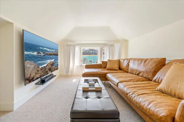 402 Central Avenue, Pacific Grove, California 93950