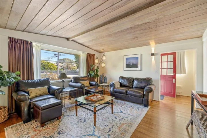 402 Central Avenue, Pacific Grove, California 93950