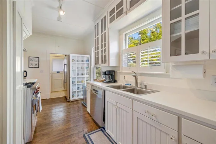 402 Central Avenue, Pacific Grove, California 93950