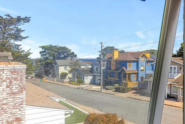 402 Central Avenue, Pacific Grove, California 93950