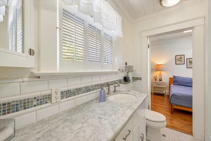 402 Central Avenue, Pacific Grove, California 93950
