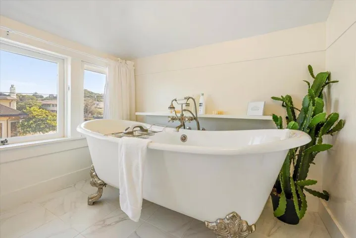 402 Central Avenue, Pacific Grove, California 93950
