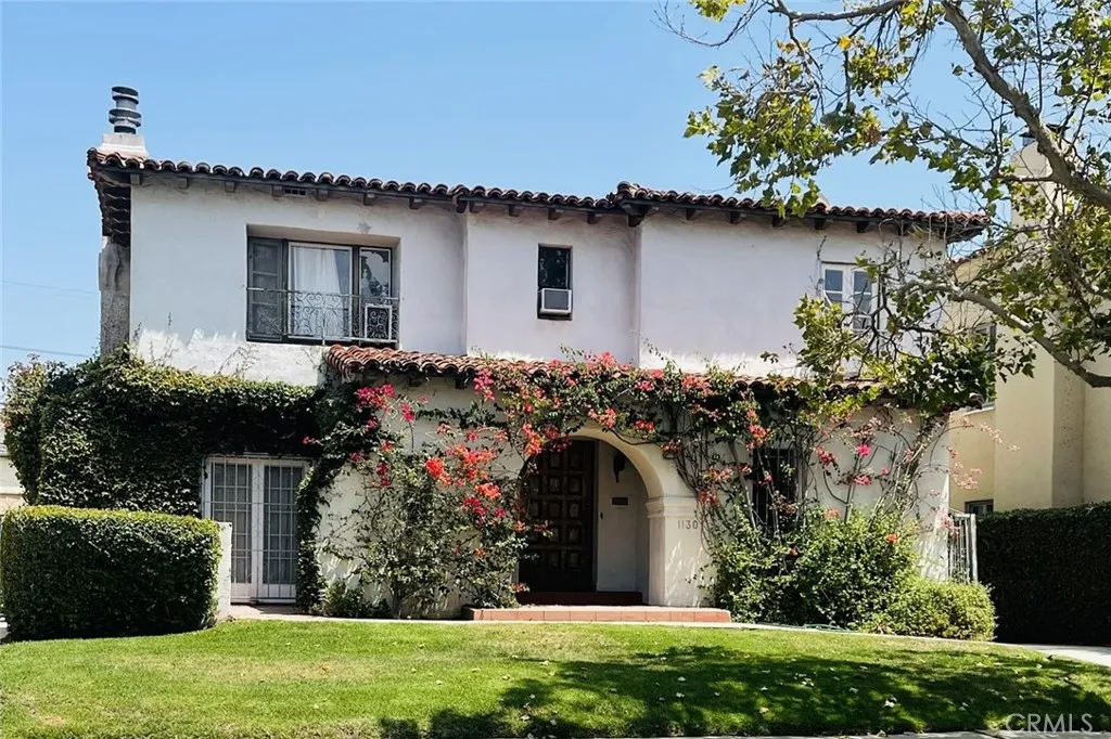 1130 S Hayworth Avenue, Los Angeles, California 90035, 3 Bedrooms Bedrooms, ,2 BathroomsBathrooms,Residential Lease,For Rent,Hayworth,TR24212164