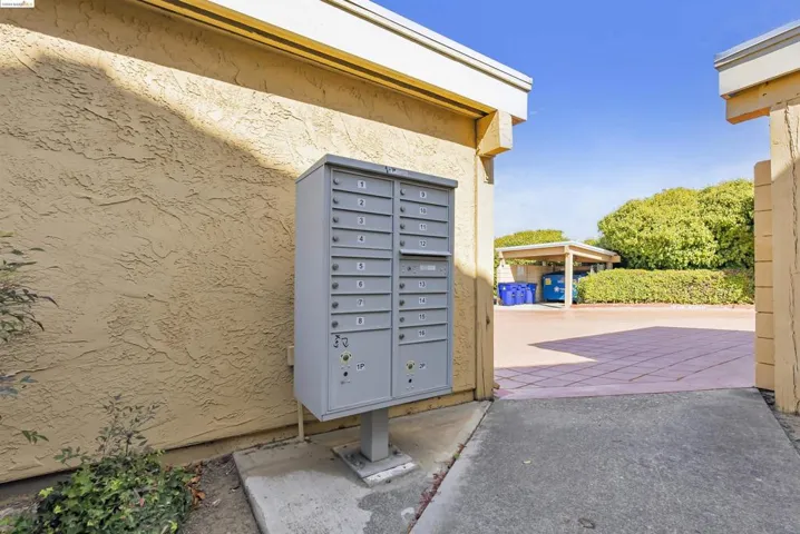 18 Las Moradas Cir, San Pablo, California 94806