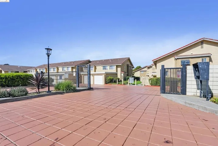 18 Las Moradas Cir, San Pablo, California 94806
