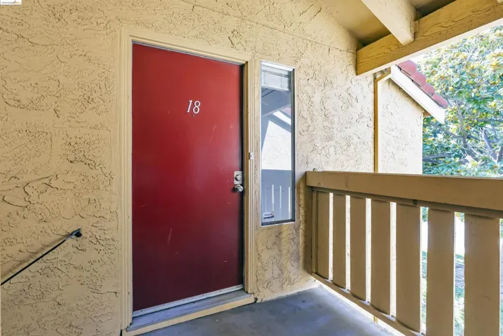 18 Las Moradas Cir, San Pablo, California 94806