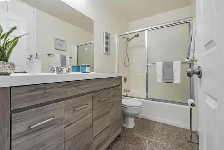 18 Las Moradas Cir, San Pablo, California 94806