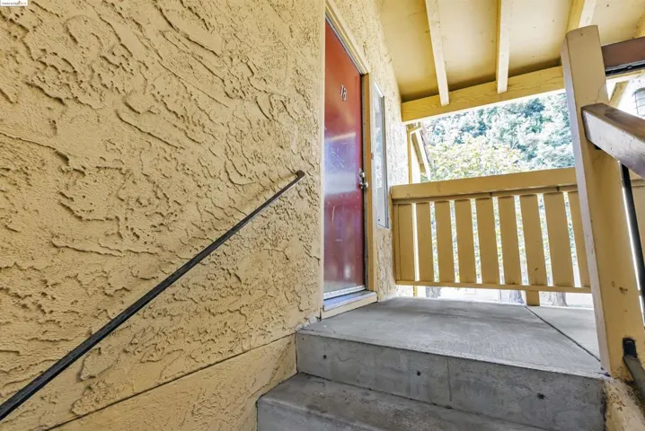 18 Las Moradas Cir, San Pablo, California 94806