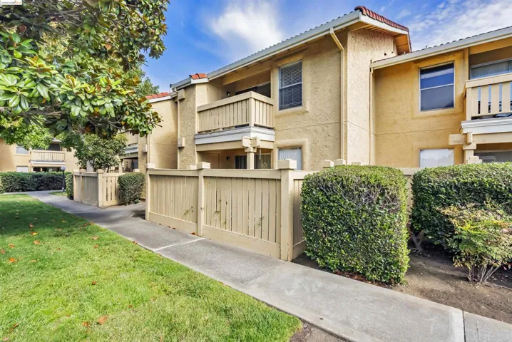 18 Las Moradas Cir, San Pablo, California 94806