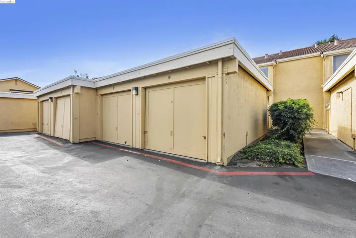 18 Las Moradas Cir, San Pablo, California 94806