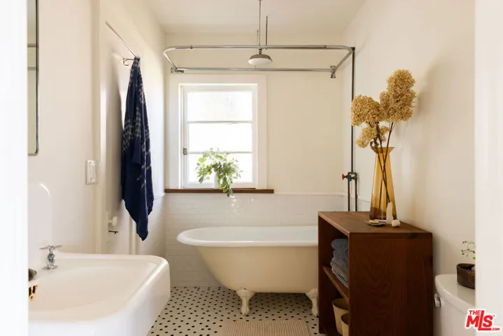 248 Furness Avenue, Los Angeles, California 90042