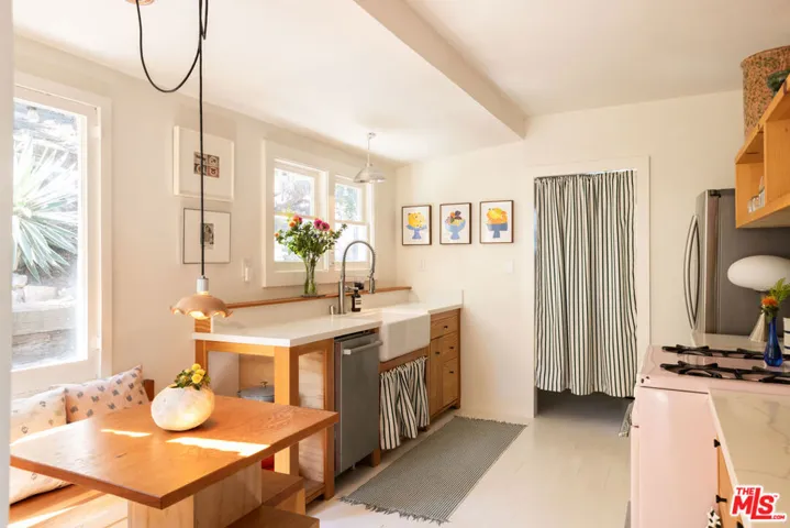 248 Furness Avenue, Los Angeles, California 90042
