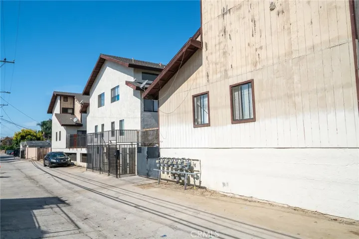 520 E Walnut Street, Santa Ana, California 92701
