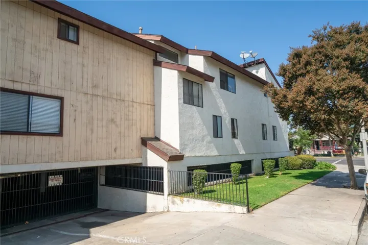 520 E Walnut Street, Santa Ana, California 92701