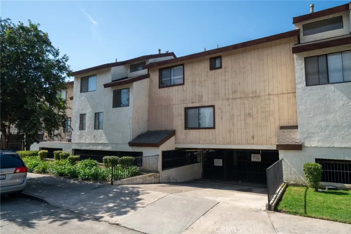 520 E Walnut Street, Santa Ana, California 92701