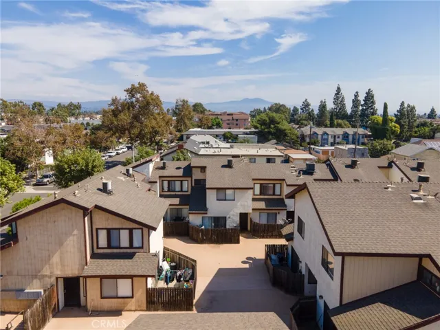 520 E Walnut Street, Santa Ana, California 92701