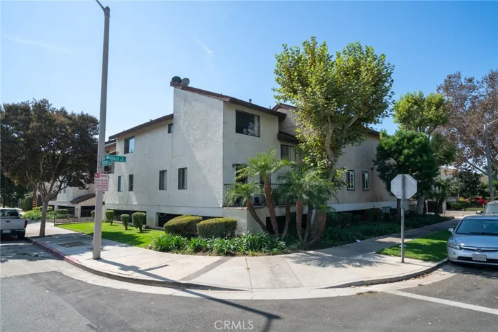 520 E Walnut Street, Santa Ana, California 92701