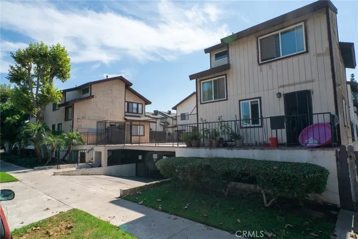 520 E Walnut Street, Santa Ana, California 92701