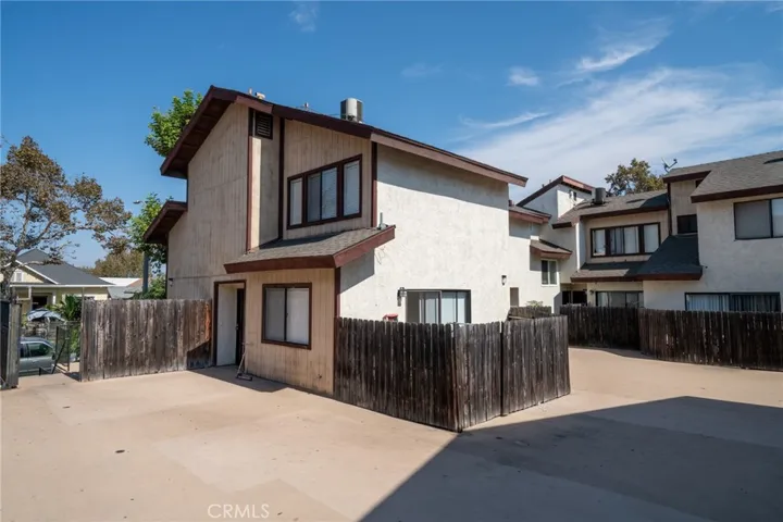 520 E Walnut Street, Santa Ana, California 92701