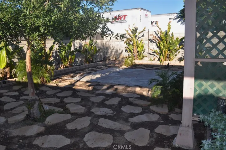 9813 Hemlock Avenue, Fontana, California 92335