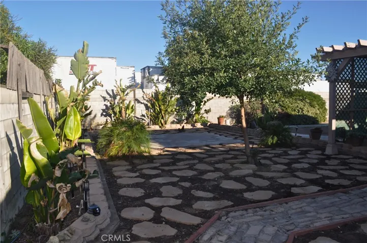 9813 Hemlock Avenue, Fontana, California 92335