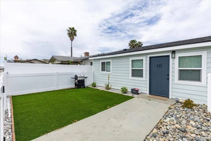331 S Main Avenue, Fallbrook, California 92028