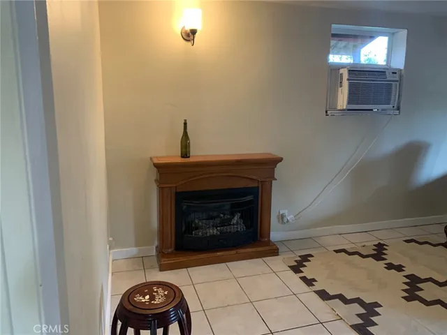 lL.R.FIREPLACE/ HEATER