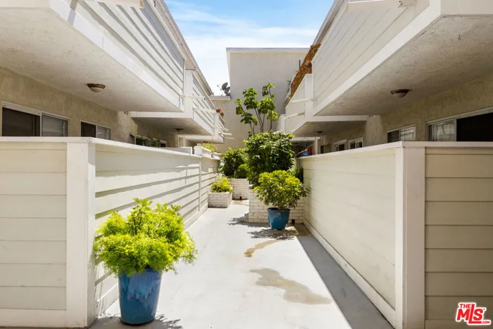 1535 Granville Avenue 107, Los Angeles, California 90025