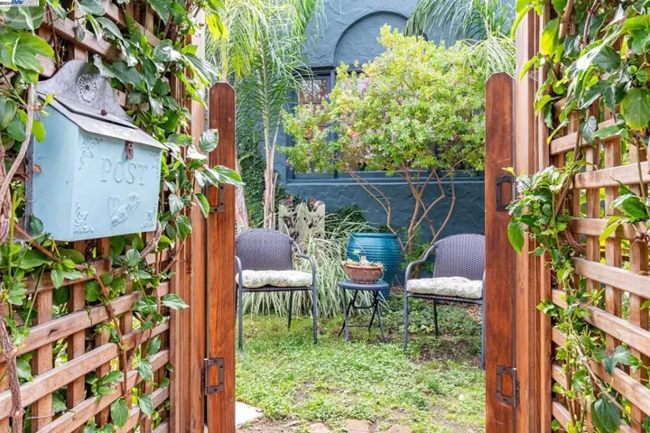 1652 Oak View Avenue, Kensington, California 94707
