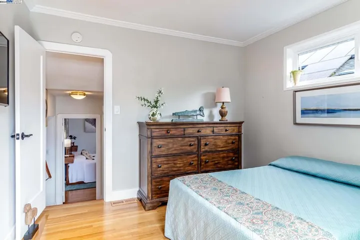 1652 Oak View Avenue, Kensington, California 94707
