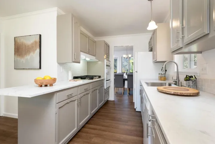 17 Tioga Way, Pacifica, California 94044