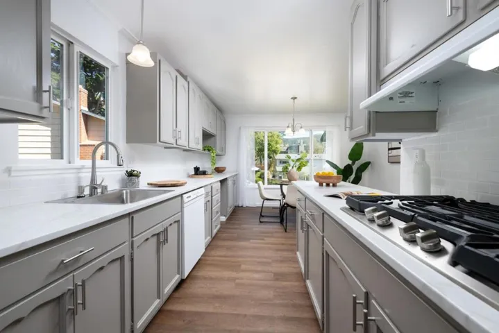 17 Tioga Way, Pacifica, California 94044