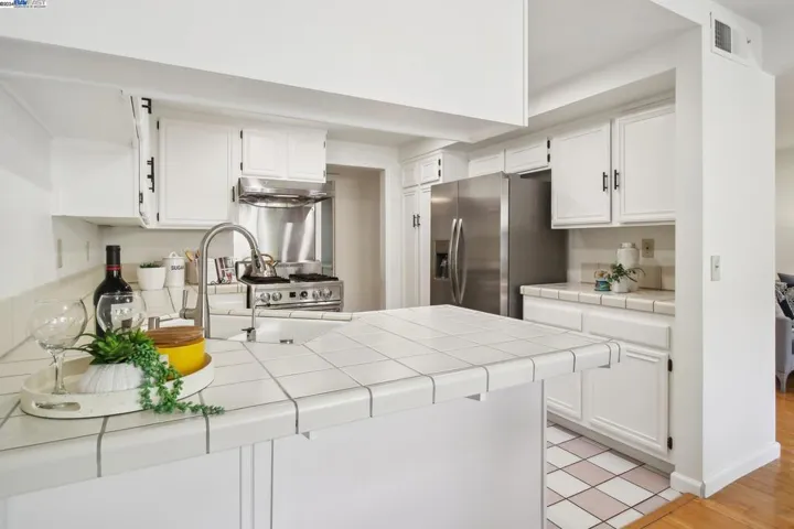 6248 Jarvis Ave, Newark, California 94560-1243